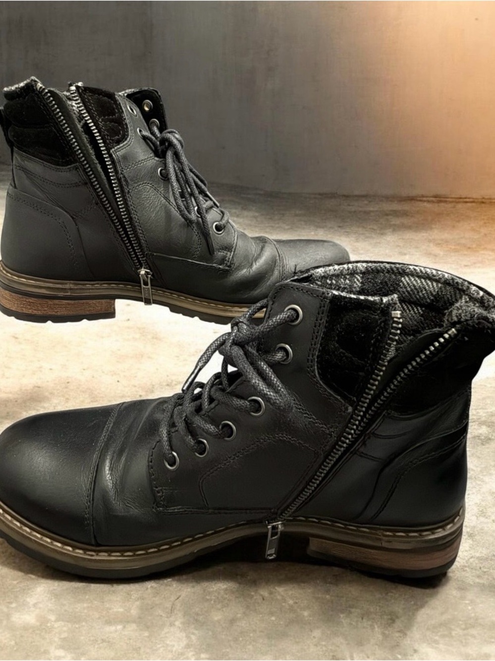 CROWN VINTAGE men's black boots, size 11M/44, made in India.